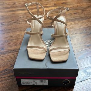 Vince Camuto Dulce De Leche VC Maivra suede heel 7M